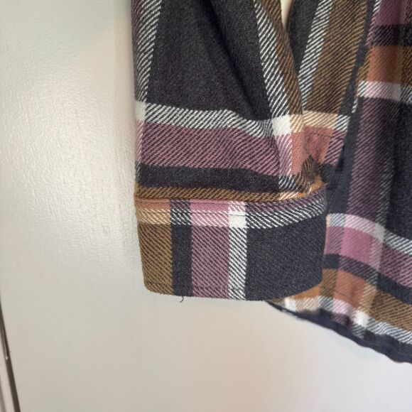 American Eagle women's size medium M plaid flannel button pink gray shacket top - Picture 7 of 13